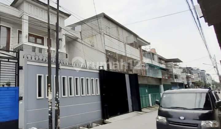 Rumah Jelambar 2 Lantai Di Pinggir Jalan Besar Dan Bebas Banjir