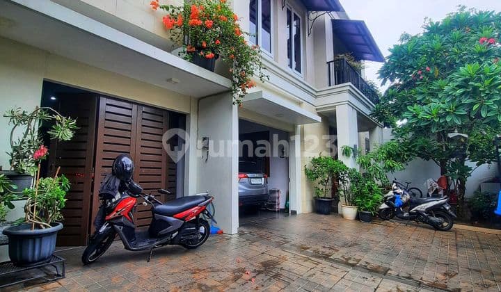 2 units of Cipete South Jakarta houses ready to occupy, beautiful fully furnished.