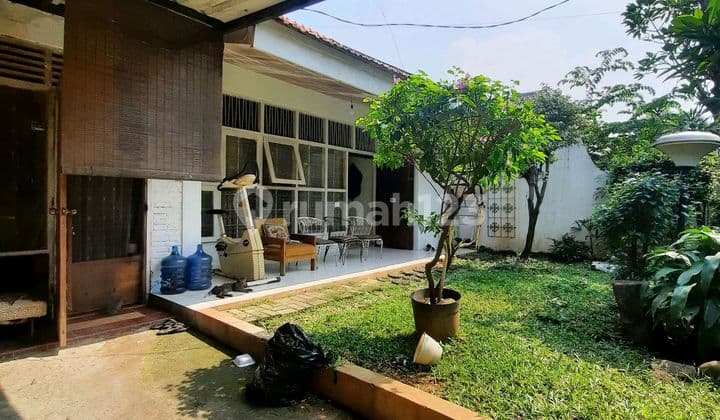 Rumah Cipete Jaksel Hitung Tanah Lingkungan Komplek
