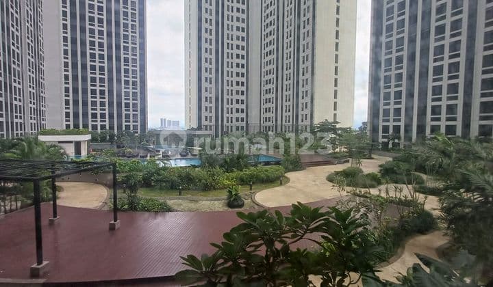View Bagus dan Lantai Rendah Apartemen 1 Kamar Tidur Unfurnished