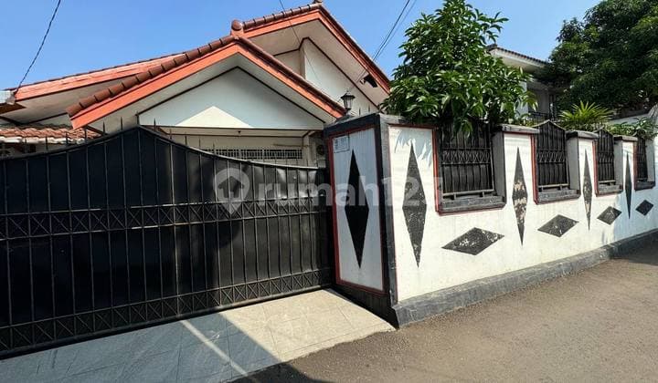 Negotiable Price! Spacious 286 M2 House in Pangkalan Jati, Cinere