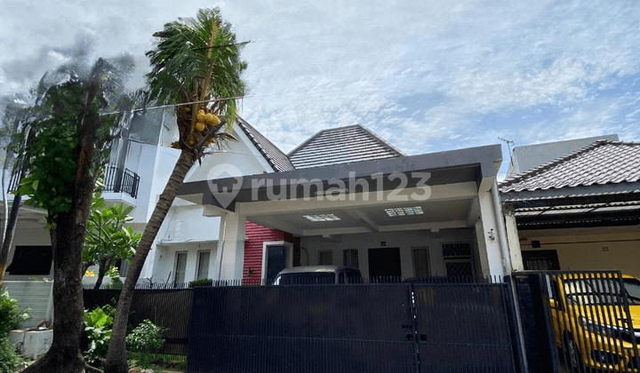 Wide Yard House with Pavilion, One Step to Cinere Mall.