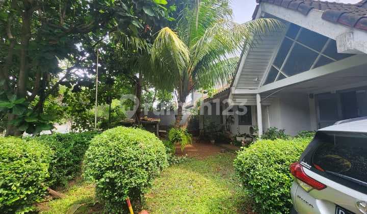 Wide Yard House on 570m2 Land in Cinere, 5 Minutes to Desari Toll Road