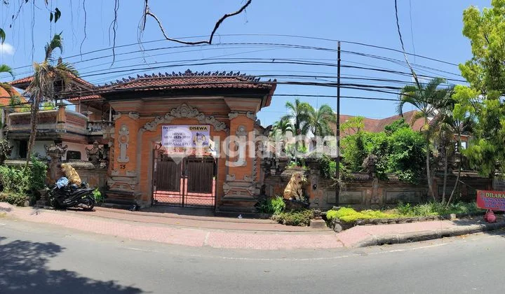 Spacious House Suitable for School, Office, Course Center, Warehouse, and More. Large Land, Big Parking. House in GIANYAR, Gianyar.