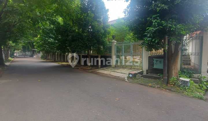 Rumah Dalam Komplek Elit Mega Kuningan, Jakarta Selatan