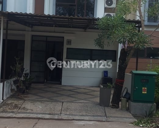 Rumah Full Furnished Depan Taman Dalam Komplek Lippo Cikarang