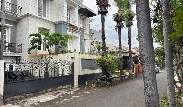 LUXURY HOUSE IN CEMPAKA PUTIH TENGAH READY TO OCCUPY, SERENE ENVIRONMENT