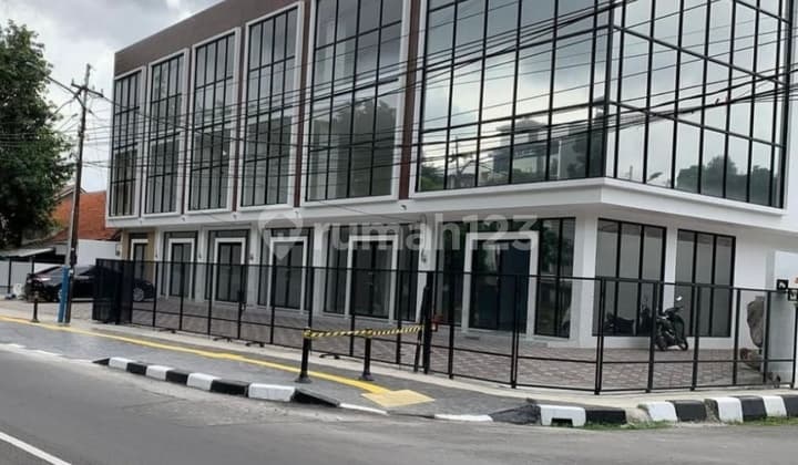 Ruko Ter Baru 3 Lantai dan Rooftop Parkiran 6 Mobil di Rawamangun