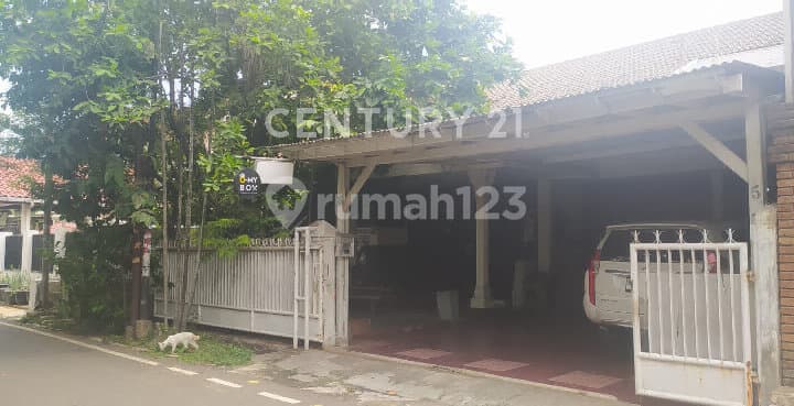 For Sale 2-Storey Old House, Strategic Location, Cempaka Putih, Central Jakarta