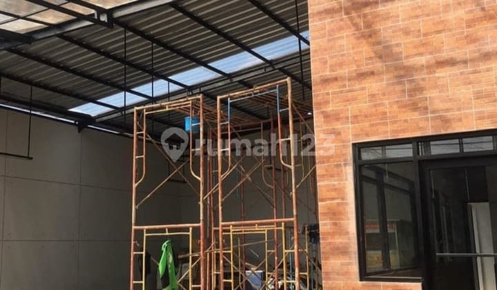 Rumah Usaha Zona Campuran Di Pisangan, Jakarta Timur