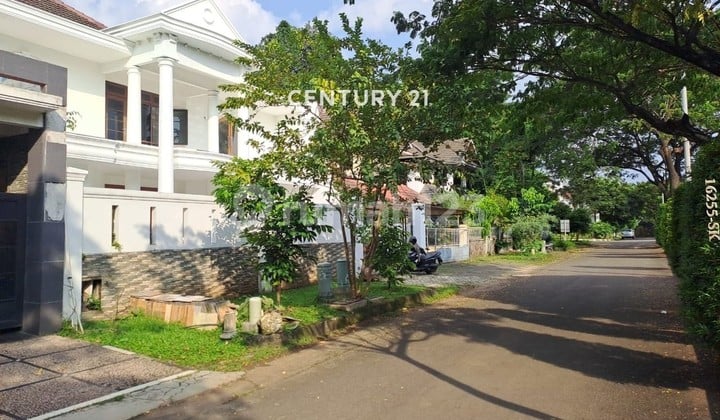 Dijual Rumah Mewah Tanah Luas Lokasi Strategis di BSD
