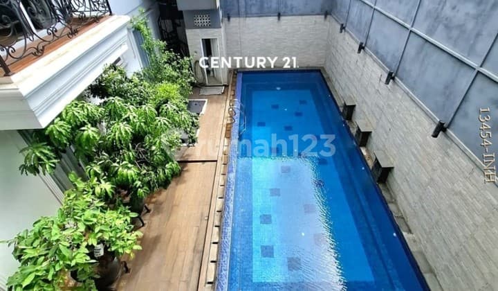 For QUICK Sale: Classic White House With Pool Near Parigi Toll Road.