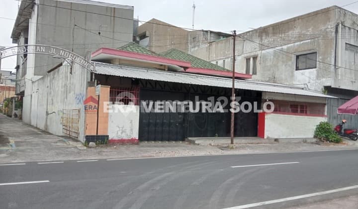 Rumah Dan Ruang Usaha Strategis Tengah Kota Solo