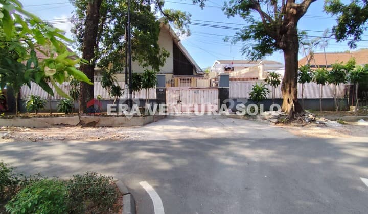Rumah Strategis Tengah Kota Sriwedari Solo