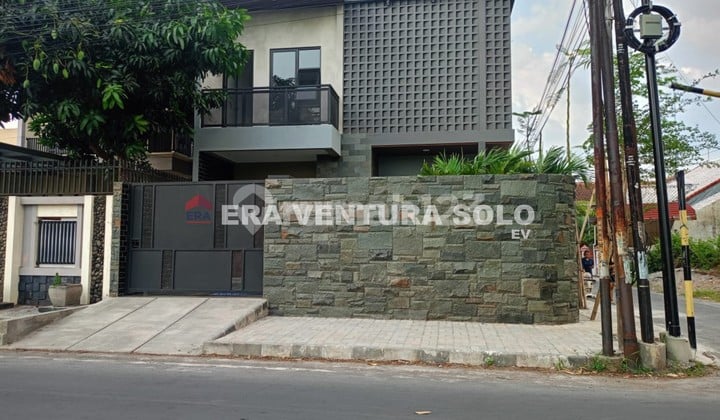 Rumah Baru Gress Strategis Sumber Solo