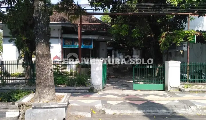 Well-Maintained Old House in Central Klaten City