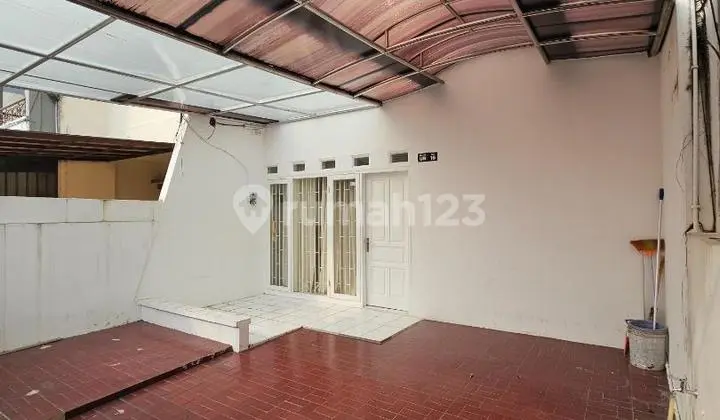 Old House in Pondok Indah. ID 9863