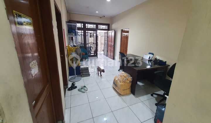 Nice and Tidy House in Jembatan Dua Strategic Location Flood-Free