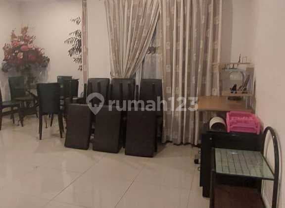 Disewakan Rumah Jelambar Row Jalan Lebar Kondisi Bagus