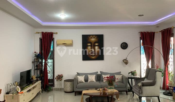 DIJUAL RUMAH JELAMBAR TERENOVASI SIAP HUNI