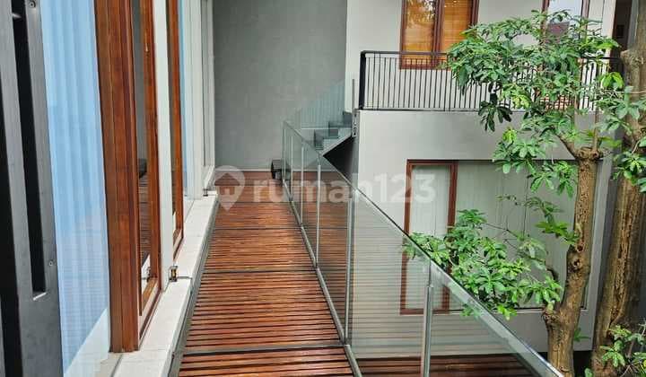 Dijual Rumah Mewah Puri Full Furnish Siap Huni