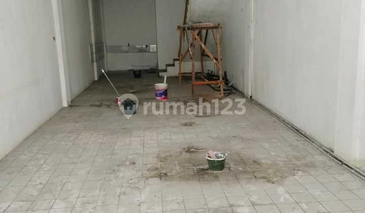 DISEWAKAN RUKO BANDENGAN LOKASI RAMAI BEBAS BANJIR