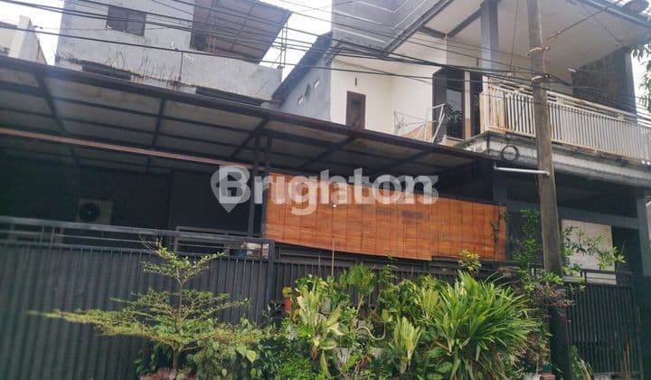 Rumah 3 lantai di Sukun Pondok Indah