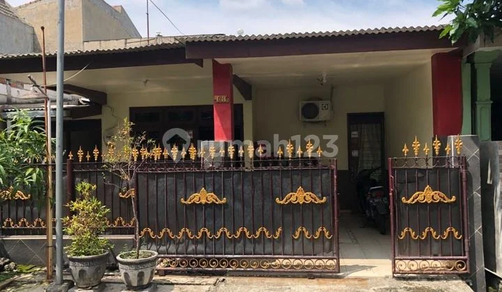 For Sale, Strategically Located House in the City Center of Pondok Jati Sidoarjo For Sale, Strategically Located House in the City Center of Pondok Jati Sidoarjo