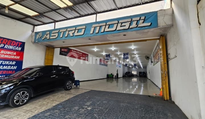 For Rent: Strategically Located Shop House, Former Car Showroom on KH Mukmin Street, Sidoarjo.
