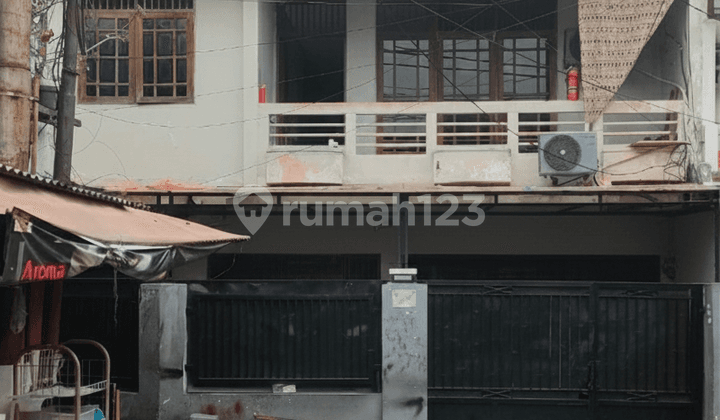 Rumah di Jl. Kota Bambu Utara 6 Palmerah. Lokasi Strategis.