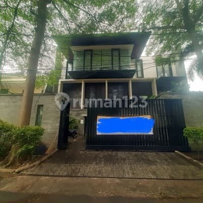 Rumah Bagus 3 Lantai Dan Strategis Di Panglima Polim 12.