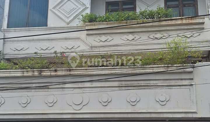 Rumah di Jl. Taman Sari 8. Lokasi Dekat Glodok & Monas.