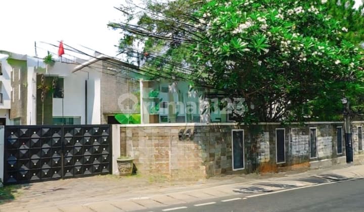 Rumah Pinggir Jalan, Cocok Utk Hunian/Ktr. Jl. Kemang Utara.