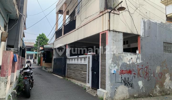 Rumah Strategis Dekat Univ Budi Luhur Di Jl. H. Jabar Petukangan.