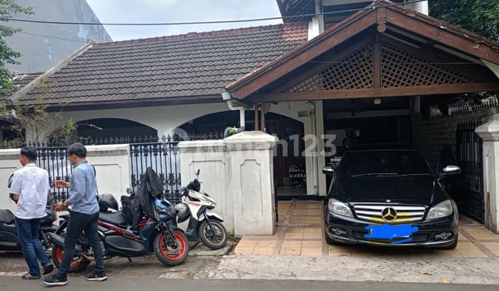 Rumah Di Praja Dalam G. Lokasi Dekat Jl. Arteri Pondok Indah.