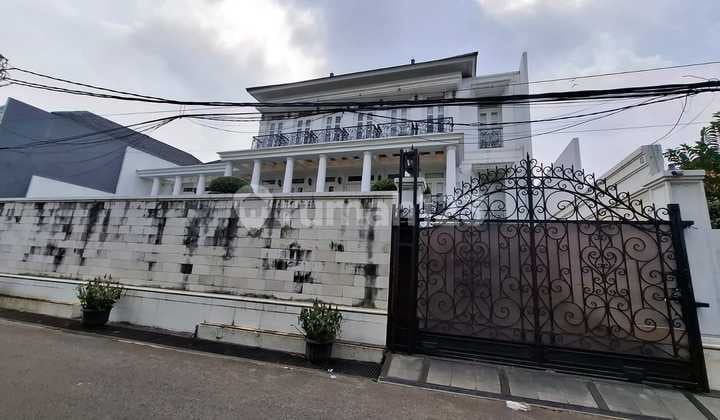 Rumah Mewah Strategis Di Jl. Abuserin 2 Gandaria Selatan.