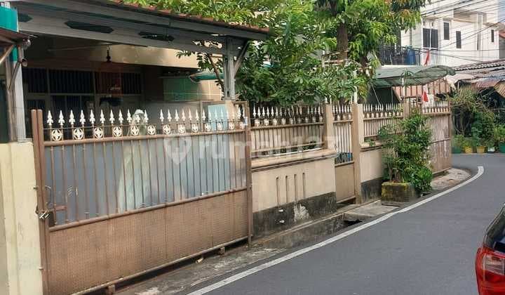 Rumah Pinggir Jln Di Jl. Kota Bambu V Palmerah. Lokasi Strategis.
