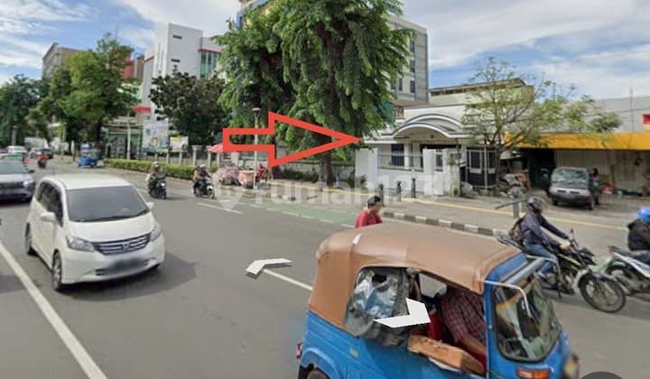 Kantor Pinggir Jalan Di Jl. Kramat Raya Senen.