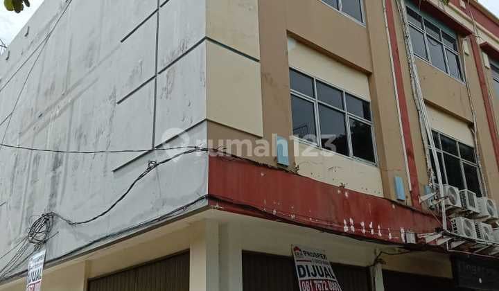 Ruko Hoek di Jalan Mangga Green Ville Jakarta Barat