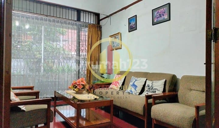 Rumah Klasik Terawat Bagus Siap Huni di Sayap Riau Bandung Kota