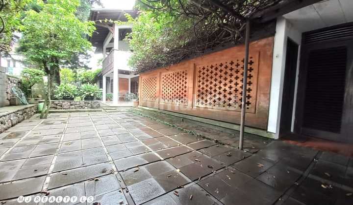 Good Deal! Rumah Luas Nuansa Bali di Cisitu Sayap Dago Dekat Itb