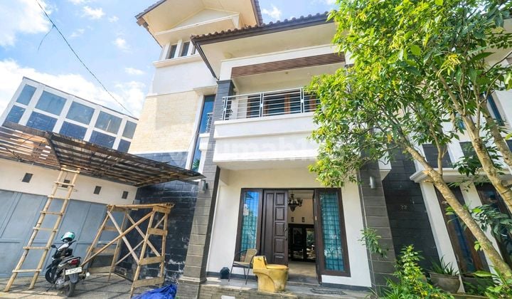 Rumah Bagus di Geger Kalong Dekat Setiabudi Upi Nhi Setra Sari