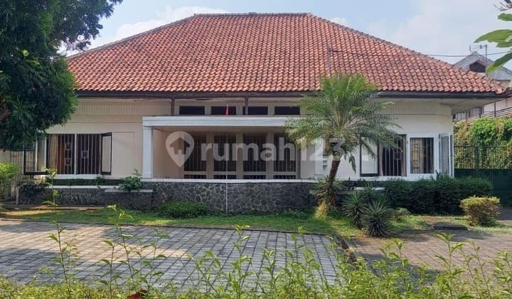 Commercial Area House Main Road Riau Bandung Suitable for Business