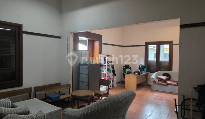 Rumah Ex Cafe Resto di Sayap Riau Bandung Kota