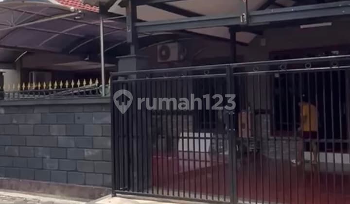 Rumah Modern Di Surabaya Barat Di Taman Pondok Indah