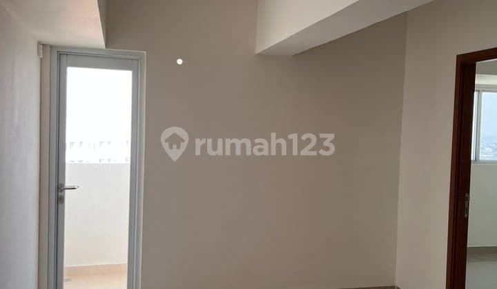 Apartemen Dekat Stasiun Kereta Api