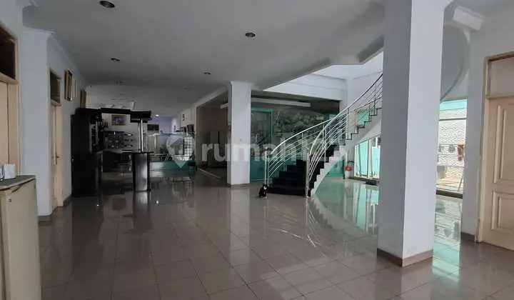 Dijual Gedung / Rumah Besar di Mainroad Cibaduyut - Strategis & Siap Usaha