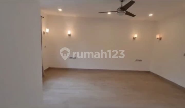 Rumah Mewah Private Pool di Jakarta Selatan Cocok Kedutaan & Kantor | LT 436 M²
