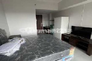 Translated to English:
"For Rent: Scientia Apartment Studio Type Fully Furnished in Gading Serpong"