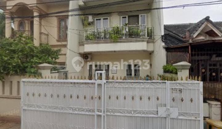 4 1/2 Story Renovated House in Citra Garden 5